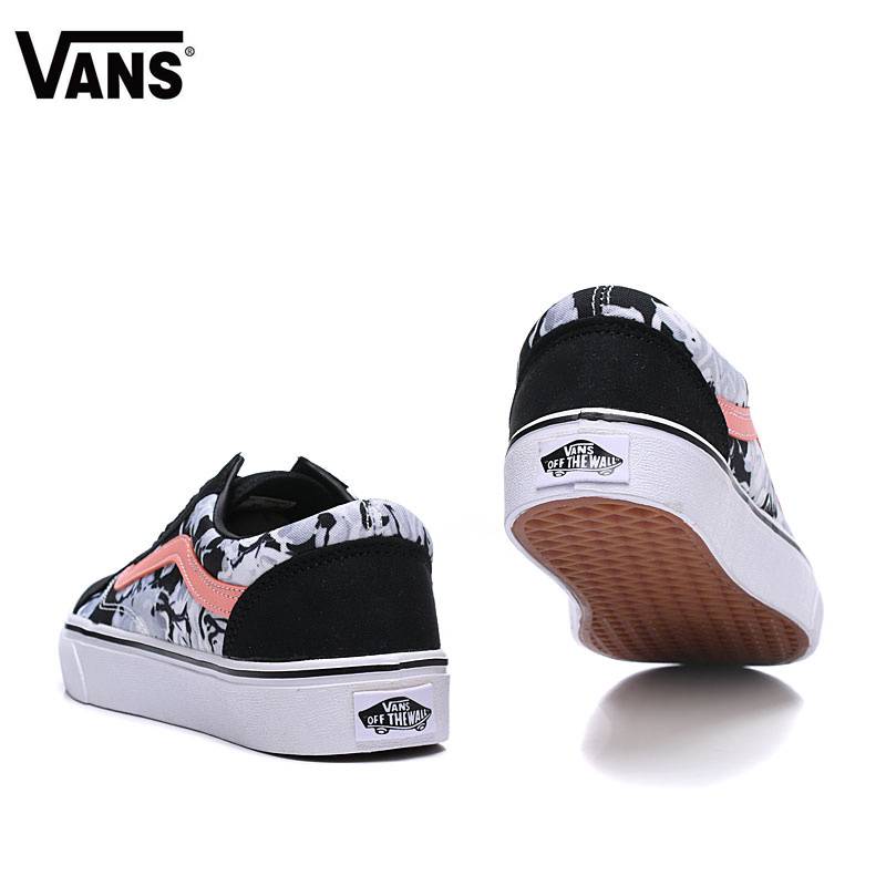 Les baskets Vans Femme se distinguent par leur style intemporel et leur esprit californien décontracté, faisant d’elles un symbole de liberté et d’individualité.