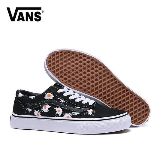 Les baskets Vans Femme se distinguent par leur style intemporel et leur esprit californien décontracté, faisant d’elles un symbole de liberté et d’individualité.
