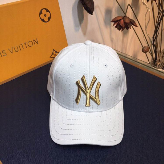 Les casquettes New Era unisexe sont une référence.

 incontournable pour ceux qui recherchent un accessoire à la fois tendance et fonctionnel.

En plus, leur design emblématique, associé à des matériaux de qualité.