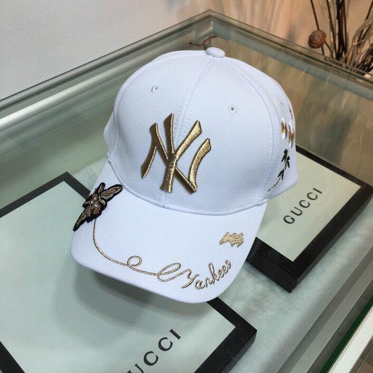 Les casquettes New Era unisexe sont une référence.

 incontournable pour ceux qui recherchent un accessoire à la fois tendance et fonctionnel.

En plus, leur design emblématique, associé à des matériaux de qualité.