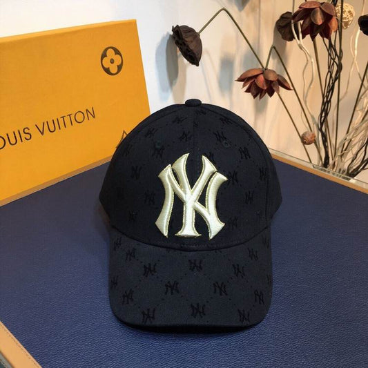 Les casquettes New Era unisexe sont une référence.

 incontournable pour ceux qui recherchent un accessoire à la fois tendance et fonctionnel.

En plus, leur design emblématique, associé à des matériaux de qualité.