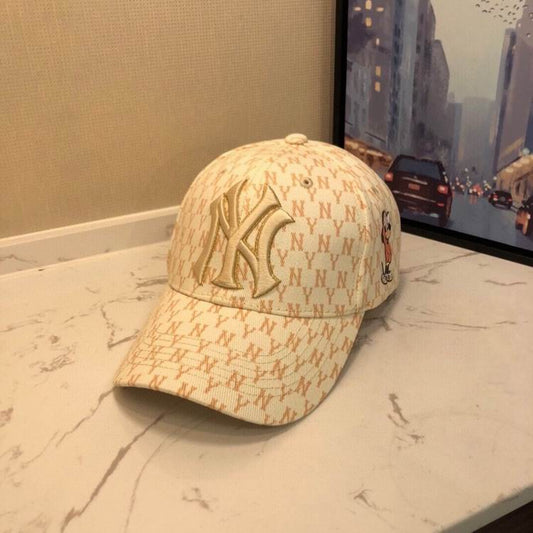 Les casquettes New Era unisexe sont une référence.

 incontournable pour ceux qui recherchent un accessoire à la fois tendance et fonctionnel.

En plus, leur design emblématique, associé à des matériaux de qualité.