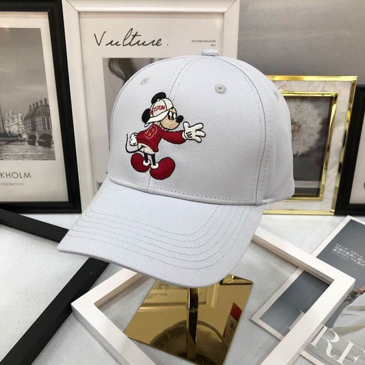 Les casquettes New Era unisexe sont une référence.

 incontournable pour ceux qui recherchent un accessoire à la fois tendance et fonctionnel.

En plus, leur design emblématique, associé à des matériaux de qualité.
