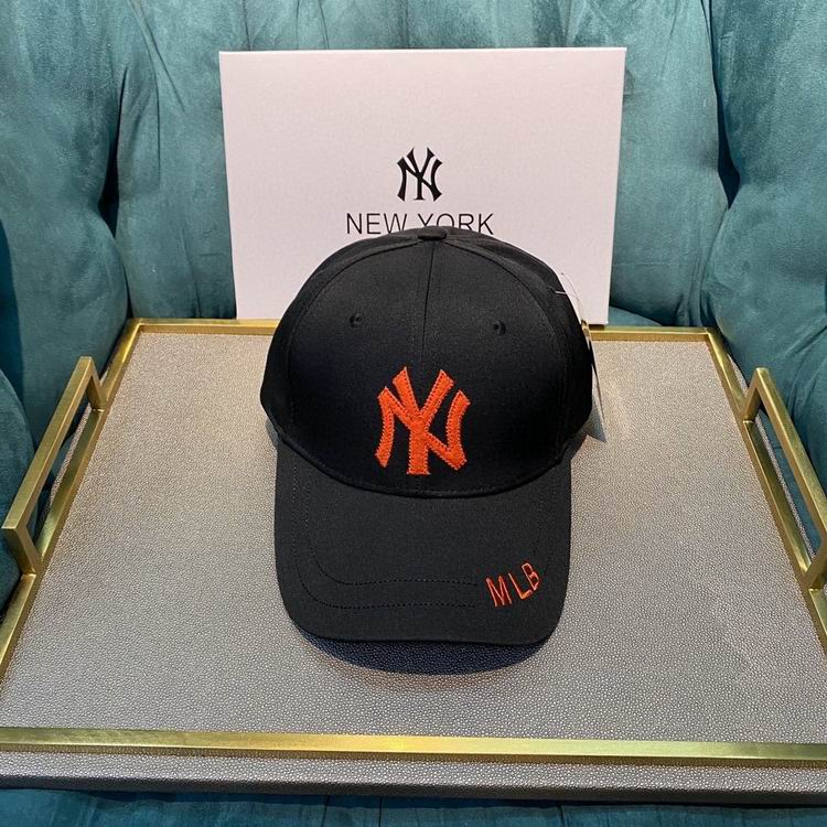 Les casquettes New Era unisexe sont une référence.

 incontournable pour ceux qui recherchent un accessoire à la fois tendance et fonctionnel.

En plus, leur design emblématique, associé à des matériaux de qualité.