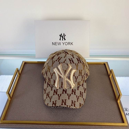 Les casquettes New Era unisexe sont une référence.

 incontournable pour ceux qui recherchent un accessoire à la fois tendance et fonctionnel.

En plus, leur design emblématique, associé à des matériaux de qualité.