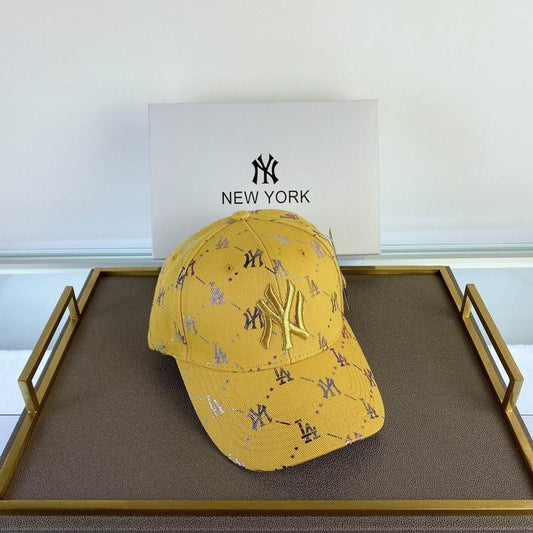 Les casquettes New Era unisexe sont une référence.

 incontournable pour ceux qui recherchent un accessoire à la fois tendance et fonctionnel.

En plus, leur design emblématique, associé à des matériaux de qualité.