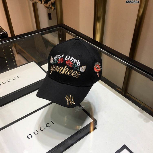 Les casquettes New Era unisexe sont une référence.

 incontournable pour ceux qui recherchent un accessoire à la fois tendance et fonctionnel.

En plus, leur design emblématique, associé à des matériaux de qualité.