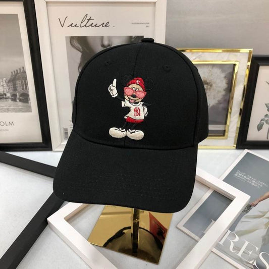 Les casquettes New Era unisexe sont une référence.

 incontournable pour ceux qui recherchent un accessoire à la fois tendance et fonctionnel.

En plus, leur design emblématique, associé à des matériaux de qualité.