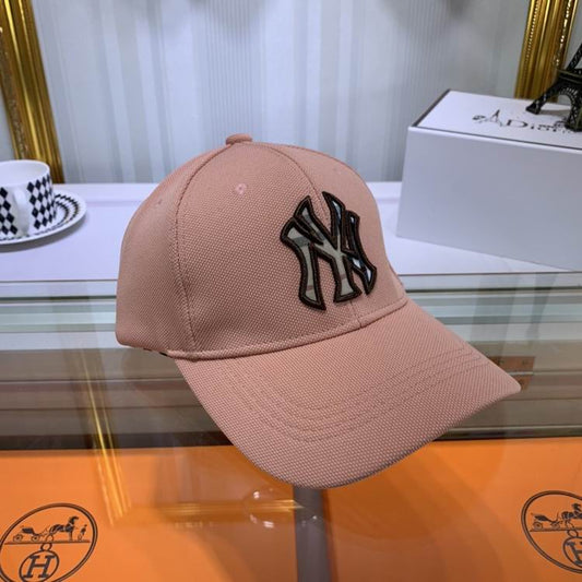 Les casquettes New Era unisexe sont une référence.

 incontournable pour ceux qui recherchent un accessoire à la fois tendance et fonctionnel.

En plus, leur design emblématique, associé à des matériaux de qualité.
