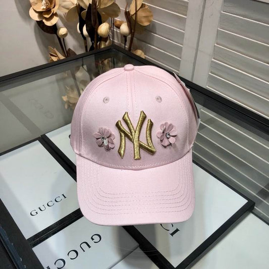 Les casquettes New Era unisexe sont une référence.

 incontournable pour ceux qui recherchent un accessoire à la fois tendance et fonctionnel.

En plus, leur design emblématique, associé à des matériaux de qualité.