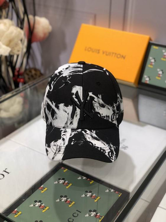 Les casquettes New Era unisexe sont une référence.

 incontournable pour ceux qui recherchent un accessoire à la fois tendance et fonctionnel.

En plus, leur design emblématique, associé à des matériaux de qualité.