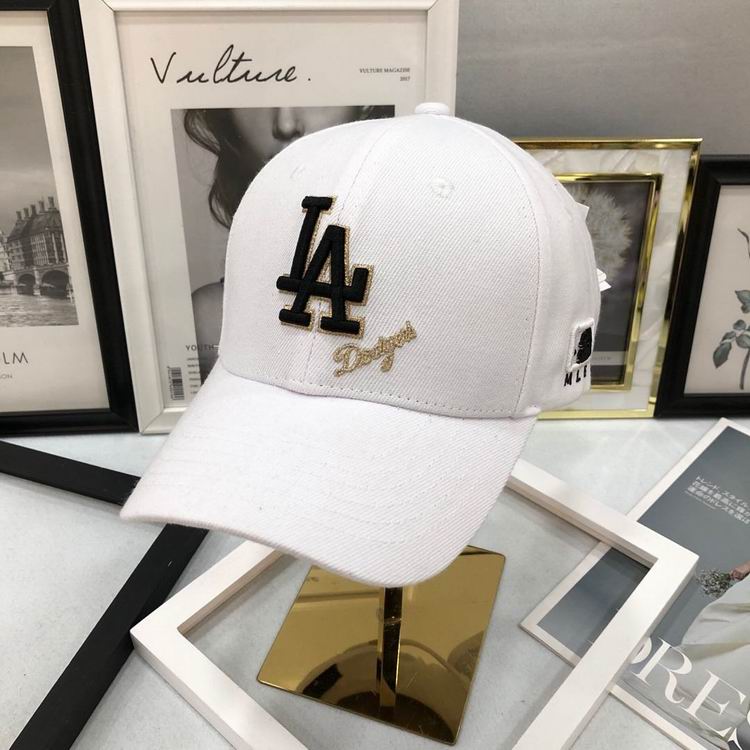 Les casquettes New Era unisexe sont une référence.

 incontournable pour ceux qui recherchent un accessoire à la fois tendance et fonctionnel.

En plus, leur design emblématique, associé à des matériaux de qualité.
