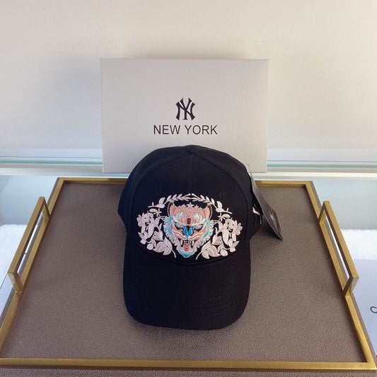 Les casquettes New Era unisexe sont une référence.

 incontournable pour ceux qui recherchent un accessoire à la fois tendance et fonctionnel.

En plus, leur design emblématique, associé à des matériaux de qualité.