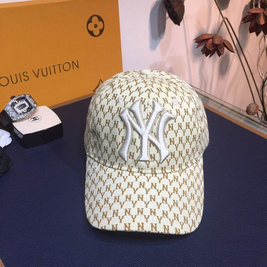 Les casquettes New Era unisexe sont une référence.

 incontournable pour ceux qui recherchent un accessoire à la fois tendance et fonctionnel.

En plus, leur design emblématique, associé à des matériaux de qualité.