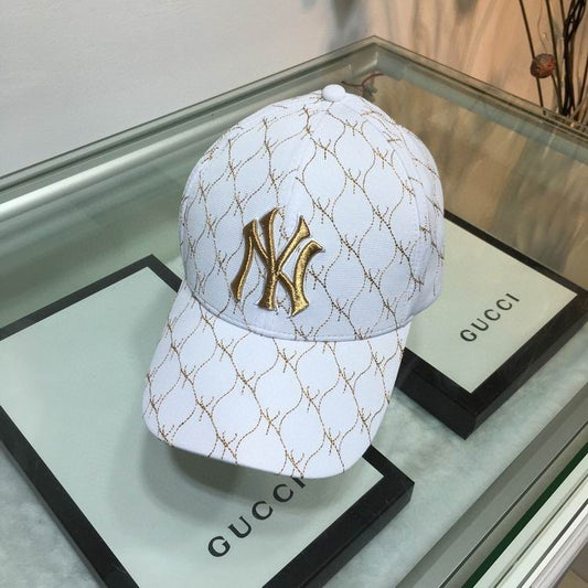 Les casquettes New Era unisexe sont une référence.

 incontournable pour ceux qui recherchent un accessoire à la fois tendance et fonctionnel.

En plus, leur design emblématique, associé à des matériaux de qualité.