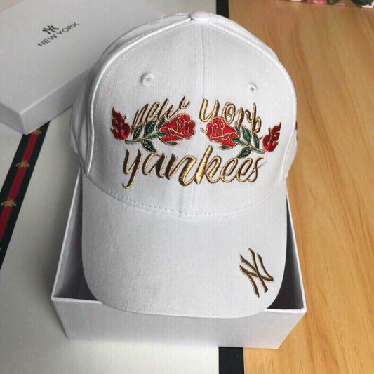 Les casquettes New Era unisexe sont une référence.

 incontournable pour ceux qui recherchent un accessoire à la fois tendance et fonctionnel.