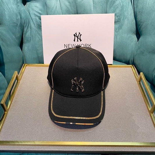 Les casquettes New Era unisexe sont une référence.

 incontournable pour ceux qui recherchent un accessoire à la fois tendance et fonctionnel.