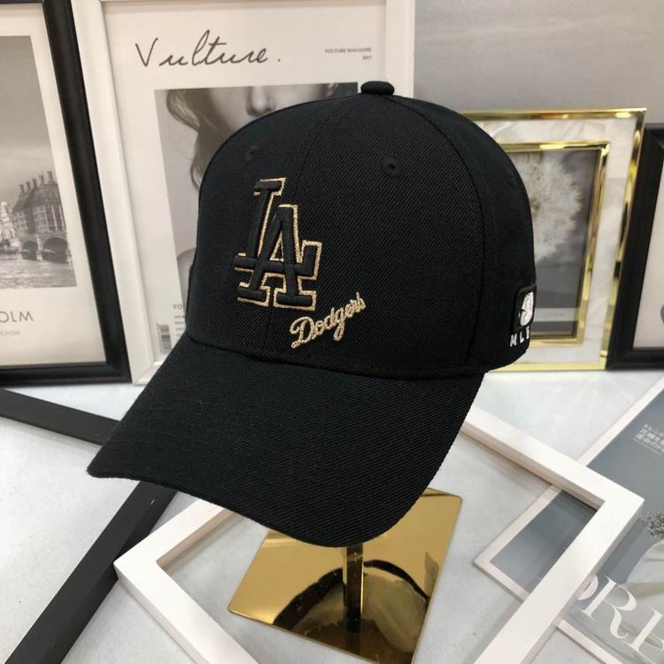 Les casquettes New Era unisexe sont une référence.

 incontournable pour ceux qui recherchent un accessoire à la fois tendance et fonctionnel.