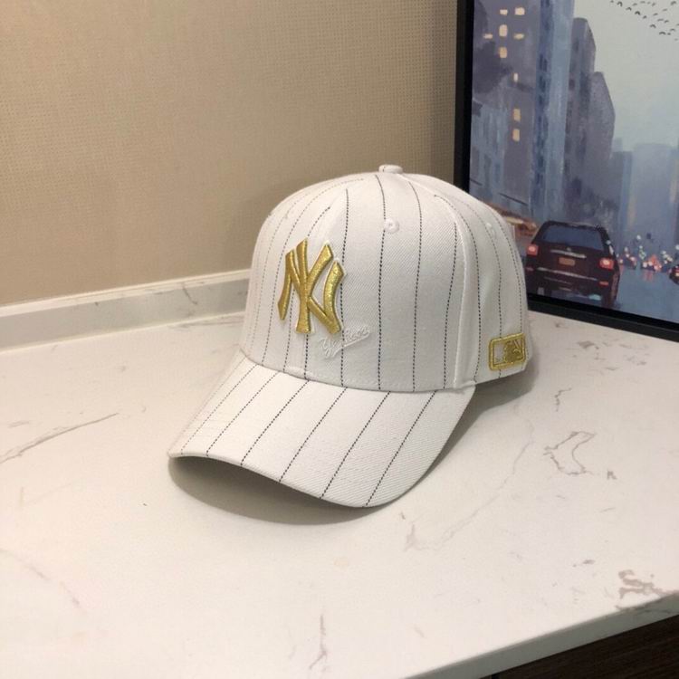 Les casquettes New Era unisexe sont une référence.

 incontournable pour ceux qui recherchent un accessoire à la fois tendance et fonctionnel.