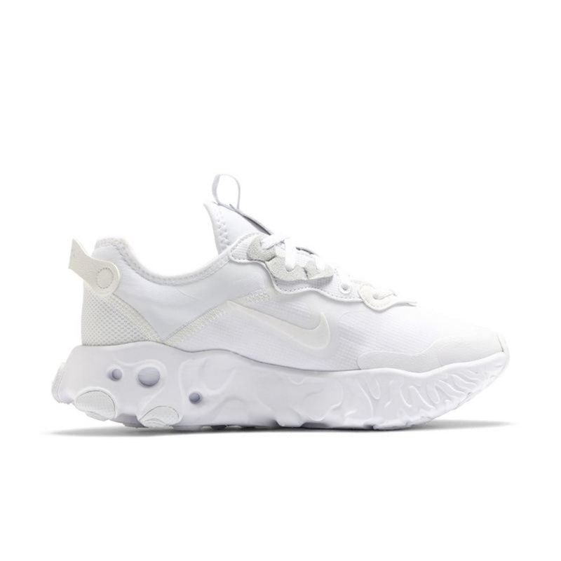Résultant de l'innovation continue de Nike, les baskets Nike React Art3mis Femme illustrent l'engagement de la marque à allier design et technologie.