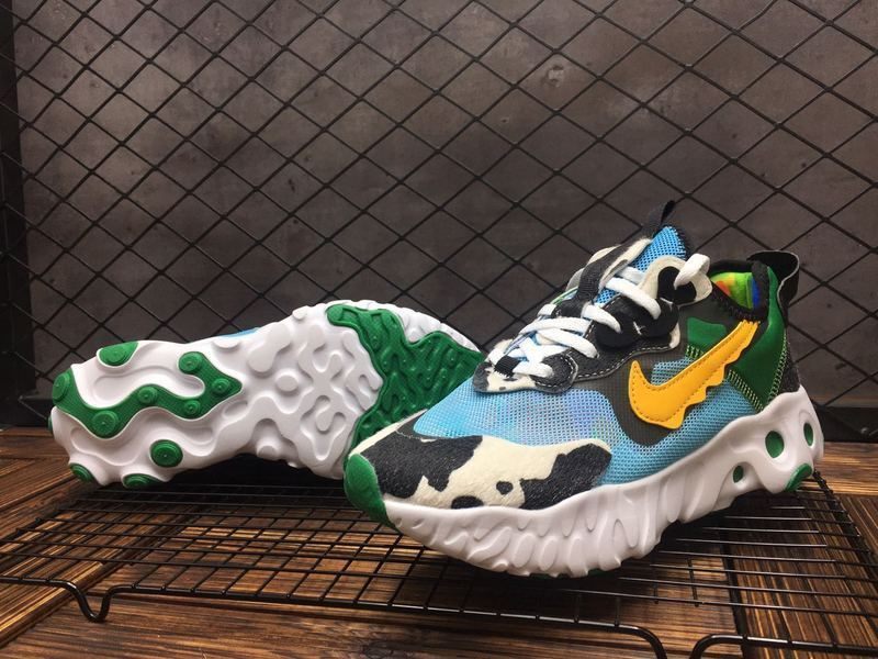 Résultant de l'innovation continue de Nike, les baskets Nike React Art3mis Femme illustrent l'engagement de la marque à allier design et technologie.