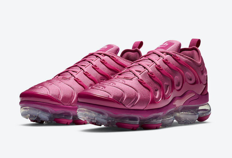 Les Nike Air Vapormax Plus TN Femme incarnent une fusion audacieuse entre l’héritage des baskets TN des années 90 et l’innovation moderne de la technologie Vapormax.