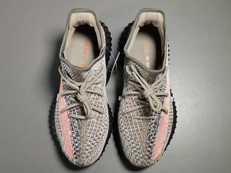 Les  Adidas Yeezy 350 Boost V2 Mono Mist Femme ,  entre Adidas et Kanye West, sont emblématiques pour leur design innovant et leur confort inégalé.