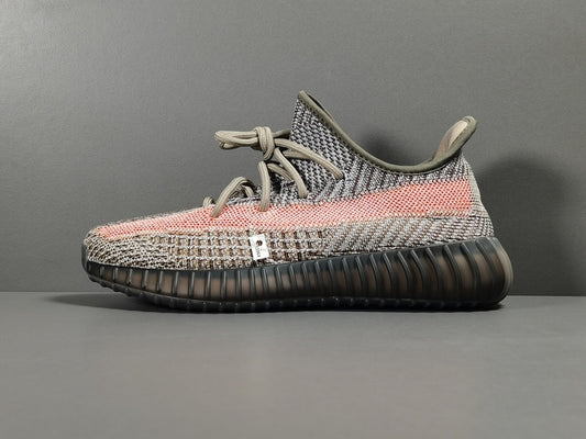 Les  Adidas Yeezy 350 Boost V2 Mono Mist Femme ,  entre Adidas et Kanye West, sont emblématiques pour leur design innovant et leur confort inégalé.