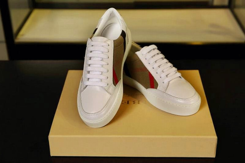 les chaussures Burberry Femme sont un témoignage de l'engagement de Burberry à combiner style et sophistication.