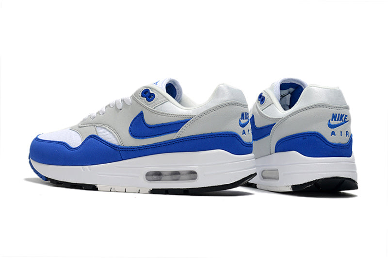 Les baskets Nike Air Max 1 Femme incarnent l’héritage emblématique de la marque Nike, combinant un design intemporel avec des touches modernes.