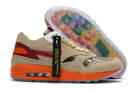 Les baskets Nike Air Max 1 Femme incarnent l’héritage emblématique de la marque Nike, combinant un design intemporel avec des touches modernes.
