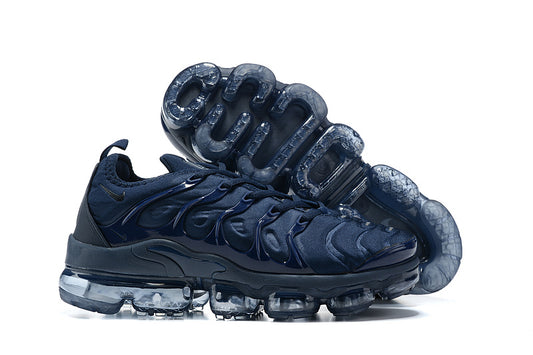 Les Nike Air Vapormax Plus TN Femme incarnent une fusion audacieuse entre l’héritage des baskets TN des années 90 et l’innovation moderne de la technologie Vapormax.
