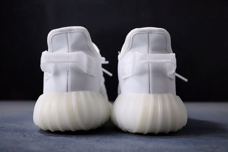 Les  Adidas Yeezy 350 Boost V2 Mono Mist Femme ,  entre Adidas et Kanye West, sont emblématiques pour leur design innovant et leur confort inégalé.
