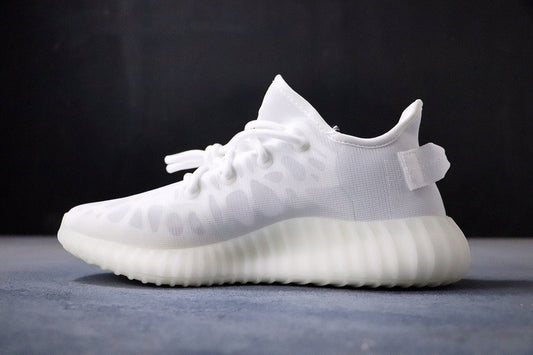 Les  Adidas Yeezy 350 Boost V2 Mono Mist Femme ,  entre Adidas et Kanye West, sont emblématiques pour leur design innovant et leur confort inégalé.