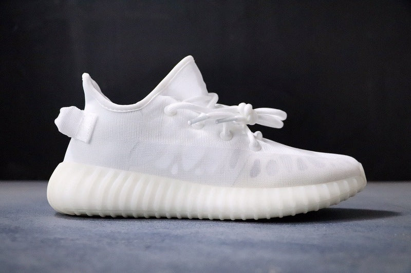 Les  Adidas Yeezy 350 Boost V2 Mono Mist Femme ,  entre Adidas et Kanye West, sont emblématiques pour leur design innovant et leur confort inégalé.
