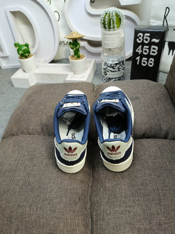 Les baskets Adidas Superstar Femme, emblématiques et intemporelles, ont été un symbole de style et de culture depuis leur lancement en 1969.