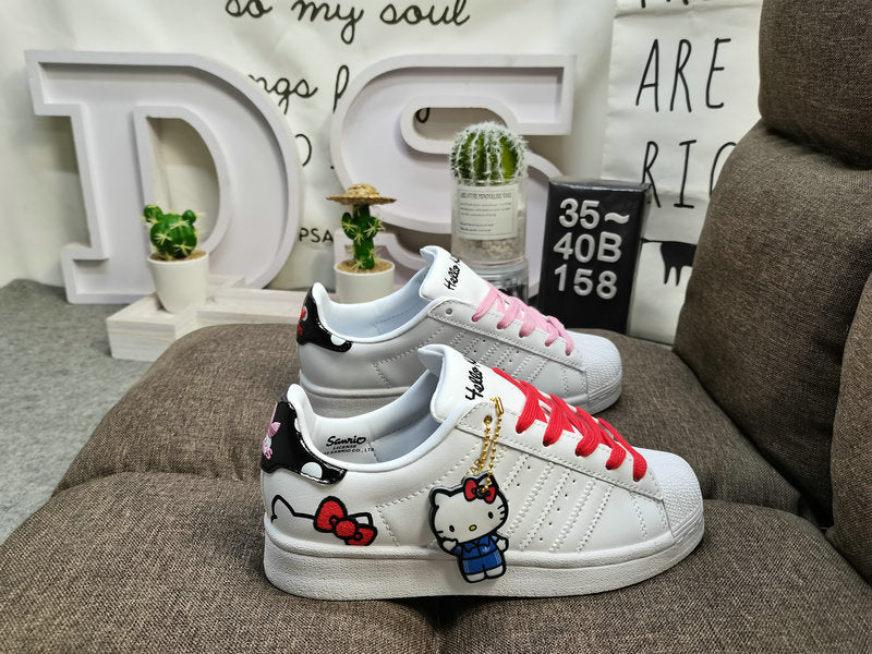 Les baskets Adidas Superstar Femme, emblématiques et intemporelles, ont été un symbole de style et de culture depuis leur lancement en 1969.