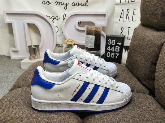 Les baskets Adidas Superstar Femme, emblématiques et intemporelles, ont été un symbole de style et de culture depuis leur lancement en 1969.
