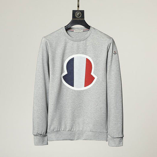 Le sweat Moncler combine élégance et confort. Son design raffiné et ses matériaux haut de gamme en font un choix incontournable pour les amateurs de mode.