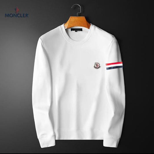 Le sweat Moncler combine élégance et confort. Son design raffiné et ses matériaux haut de gamme en font un choix incontournable pour les amateurs de mode.
