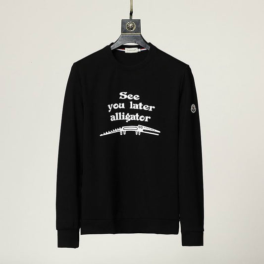 Le sweat Moncler combine élégance et confort. Son design raffiné et ses matériaux haut de gamme en font un choix incontournable pour les amateurs de mode.