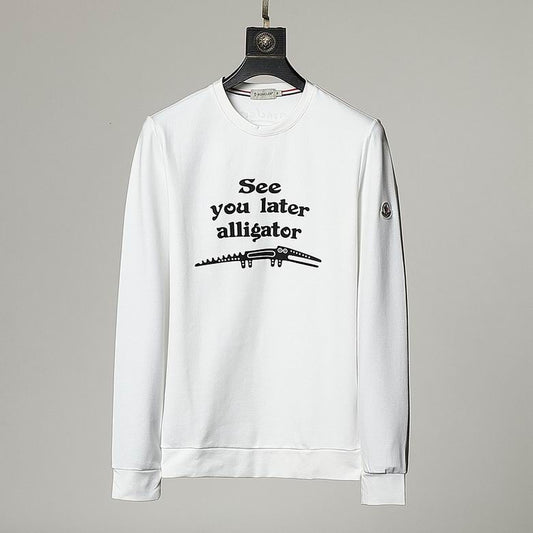 Le sweat Moncler combine élégance et confort. Son design raffiné et ses matériaux haut de gamme en font un choix incontournable pour les amateurs de mode.