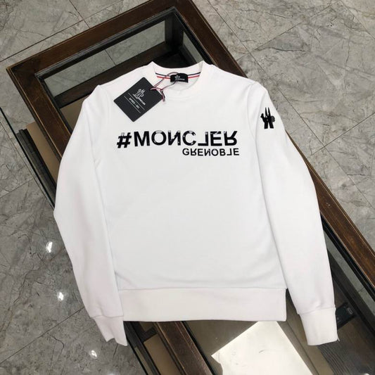 Le sweat Moncler combine élégance et confort. Son design raffiné et ses matériaux haut de gamme en font un choix incontournable pour les amateurs de mode.