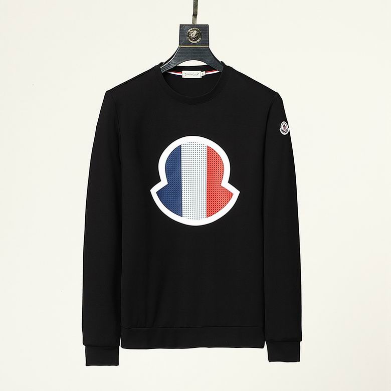 Le sweat Moncler combine élégance et confort. Son design raffiné et ses matériaux haut de gamme en font un choix incontournable pour les amateurs de mode.