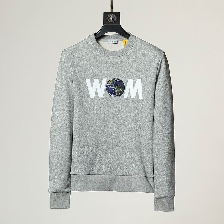 Le sweat Moncler combine élégance et confort. Son design raffiné et ses matériaux haut de gamme en font un choix incontournable pour les amateurs de mode.