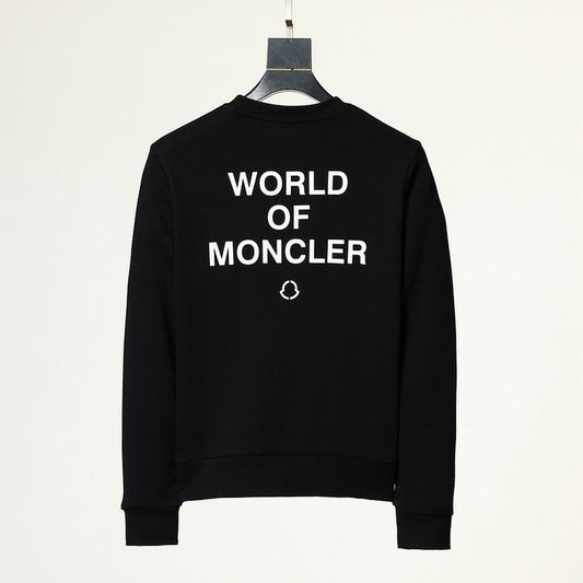 Le sweat Moncler combine élégance et confort. Son design raffiné et ses matériaux haut de gamme en font un choix incontournable pour les amateurs de mode.