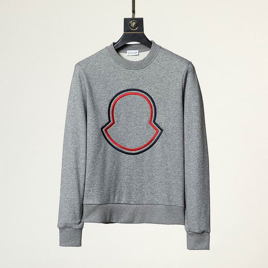 Le sweat Moncler combine élégance et confort. Son design raffiné et ses matériaux haut de gamme en font un choix incontournable pour les amateurs de mode.