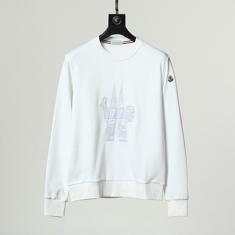Le sweat Moncler combine élégance et confort. Son design raffiné et ses matériaux haut de gamme en font un choix incontournable pour les amateurs de mode.