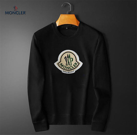 Le sweat Moncler combine élégance et confort. Son design raffiné et ses matériaux haut de gamme en font un choix incontournable pour les amateurs de mode.