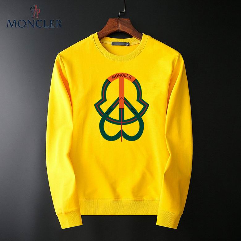 Le sweat Moncler combine élégance et confort. Son design raffiné et ses matériaux haut de gamme en font un choix incontournable pour les amateurs de mode.